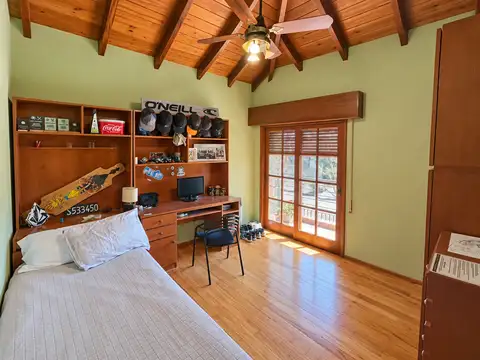 Casa 7 ambientes con 2 baños