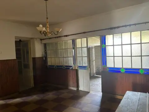 Casa de 2 habitaciones con garage y local individual.