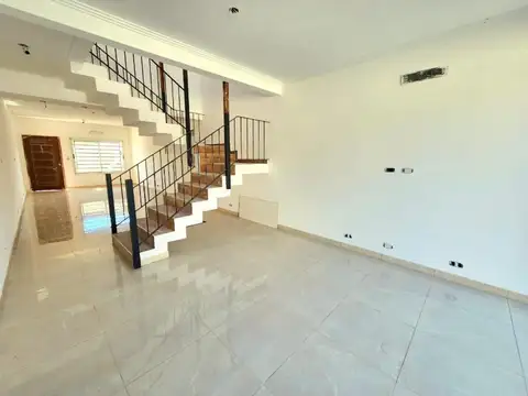 Depto Tipo Casa en Venta en Castelar Sur, USD 184.000