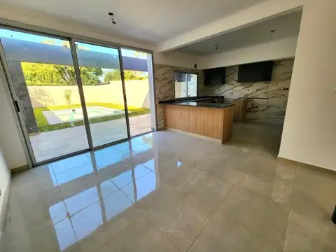 Depto Tipo Casa 4 ambientes con 3 baños