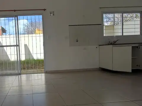 Departamento en Alquiler en Berazategui Oeste, $ 550.000