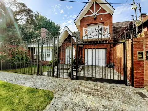 Chalet 5 ambientes Castelar Norte.