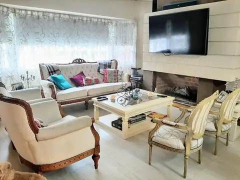 Casa en Venta en Castelar, USD 400.000