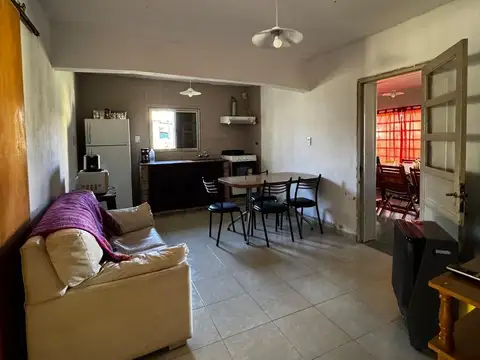 Casa 4 ambientes con 1 baño