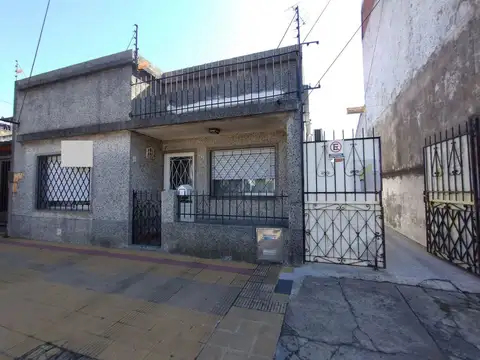 VENTA CASA 3 DORMITORIOS FONDO LIBRE WILDE 