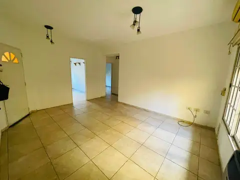 Depto Tipo Casa en Alquiler de 4 ambientes