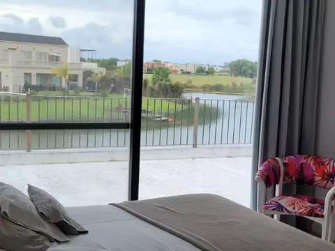 Casa en Alquiler con 1 cochera