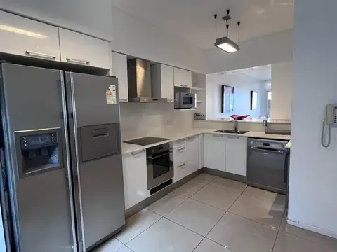 VENTA CASA AMOBLADA CON BAJADA AL LAGO CARLOS PAZ