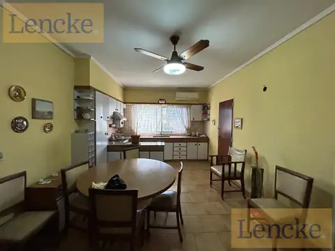 Casa en Venta con 5 cocheras