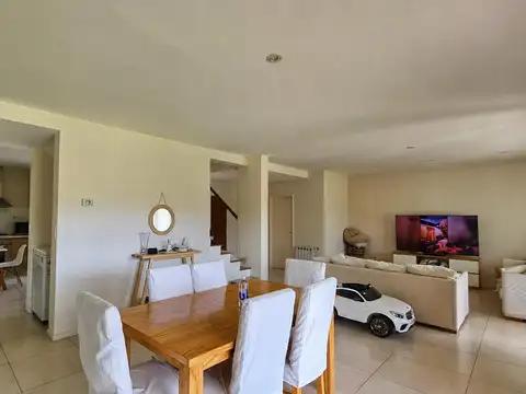 Casa 4 ambientes con 4 baños