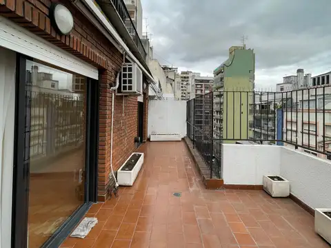 Excelente dos ambientes al frente con balcon terraza . super luminoso y amplio .