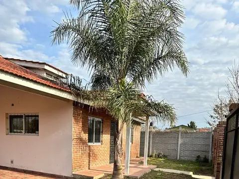 Casa en Venta con 2 cocheras