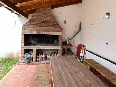 Con patio y cochera! Departamento de 2 dorm en Alberdi