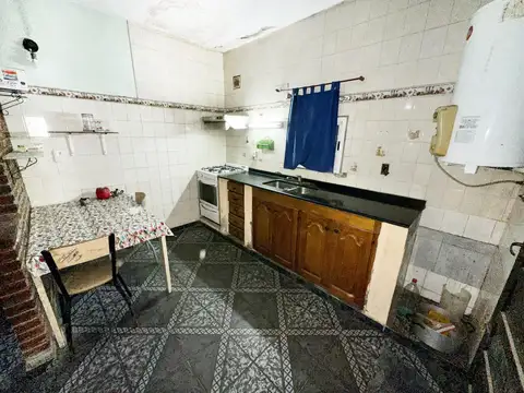 Casa 4 ambientes con 2 baños