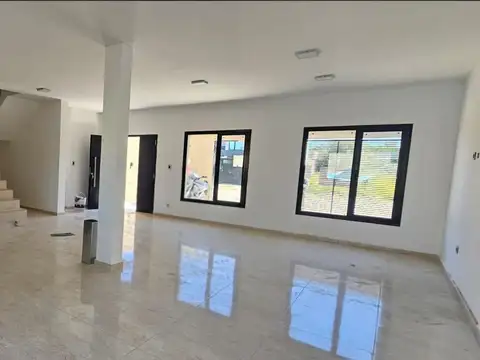 Casa Gerencial Barrio Confluencia 3 dormitorios con pileta