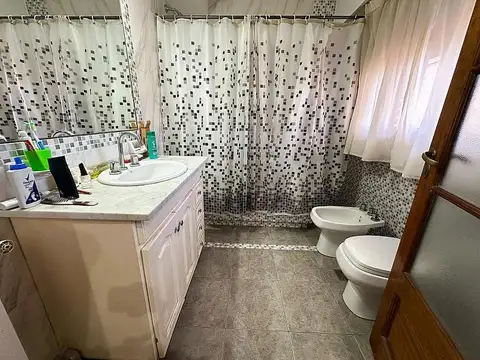 Casa 7 ambientes con 4 baños