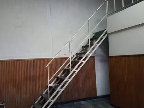 Local en Alquiler en Parque Chacabuco, $ 950.000