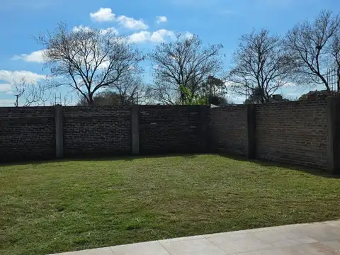 Casa 4 ambientes con 1 baño