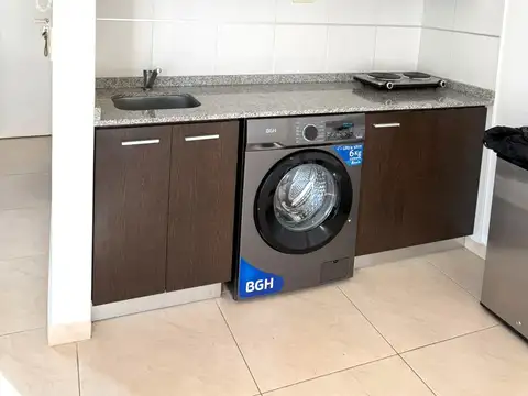 LUMINOSO MONOAMBIENTE con BAULERA