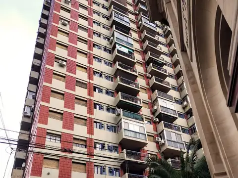 DEPARTAMENTO DE 4 AMBIENTES AL FRENTE CON BALCON