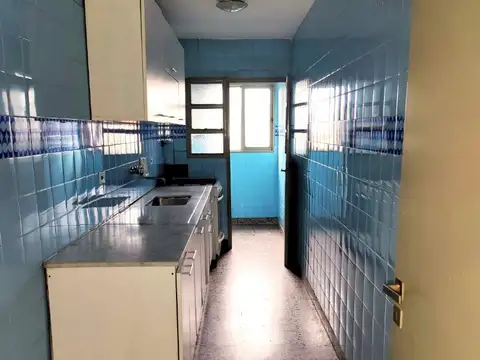 DEPARTAMENTO DE 4 AMBIENTES AL FRENTE CON BALCON