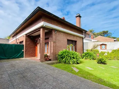 VENTA CASA CON GARAGE QUINCHO Y PARQUE EN CAISAMAR