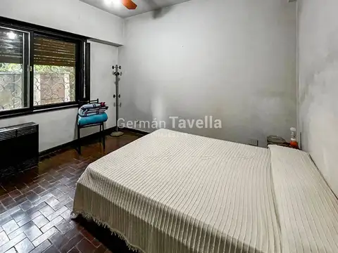 Venta Casa 8 Amb. con lote 2000 mts, pileta, Parque Leloir, Ituzaingo