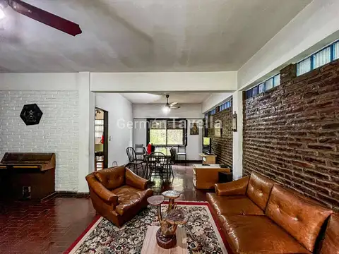 Casa 5 ambientes con 4 baños