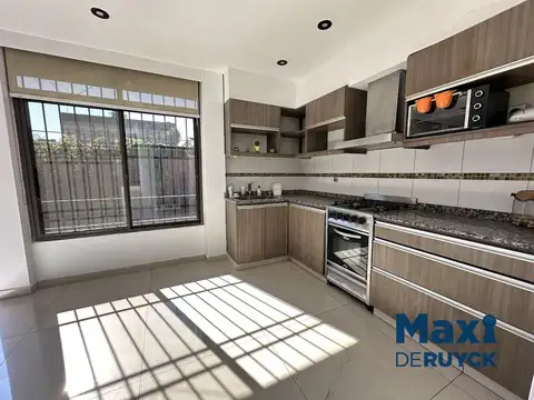 Casa totalmente reciclada a pasos Avenida Calchaquí