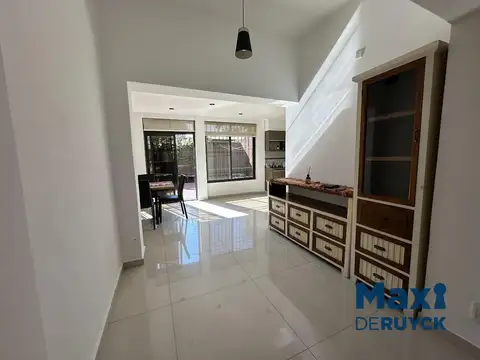 Casa en Venta con 1 cochera