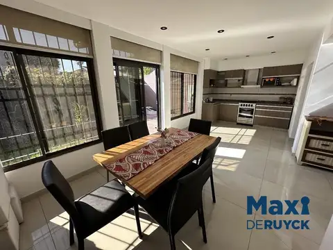 Casa totalmente reciclada a pasos Avenida Calchaquí