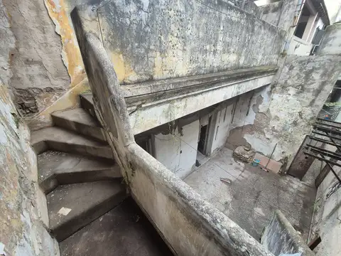 PH en Venta Para Reciclar - Con Patio y Espacio Aéreo Propio en Parque Chas / Villa Urquiza a 4 Cuadras del Subte