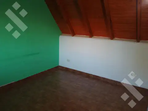 Casa en Alquiler con 2 cocheras