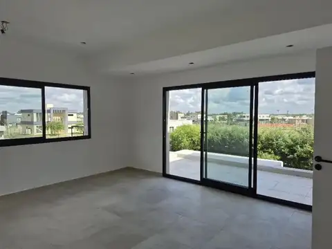 Casa 5 ambientes con 4 baños
