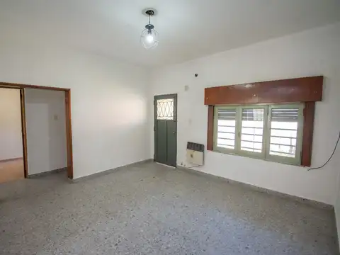Casa 3 Amb. con Cochera 2 Autos y Gran Patio