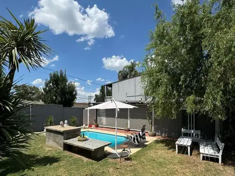 Casa en Venta con 2 cocheras