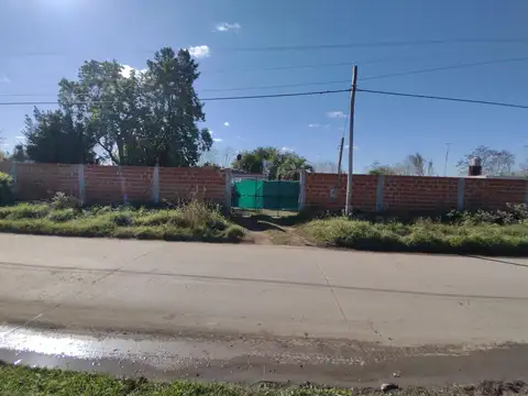 Casa en  venta sobre tres lotes en Virrey del Pino