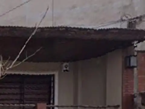 Excelente PH en Venta 4 Ambientes , Ubicado en Villa Real Tipo Casa, 2 Plantas . ( CONTRA FRENTE )