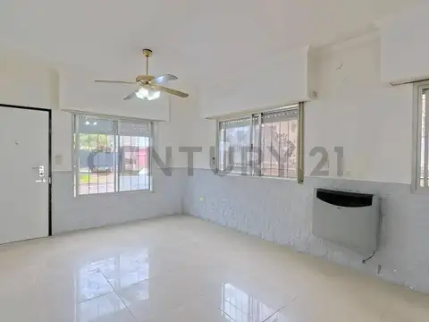 VENTA PH 3 Ambientes Luminoso al Frente con Entrada Independiente, Parrilla y Terraza Edificable