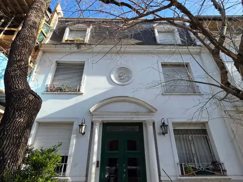 Colegiales (Ramón Freire 1344 y V.Arredondo). PH PLANTA BAJA. 4 amb. con 2 patios. 79 M2