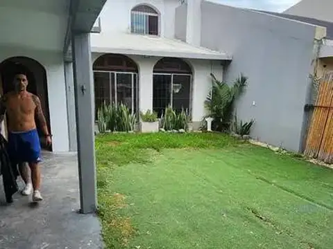 Casa en Alquiler - 5 Dormitorios 2 Baños - 350mts - San Isidro
