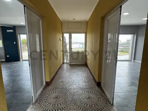 Casa 5 ambientes con 4 baños