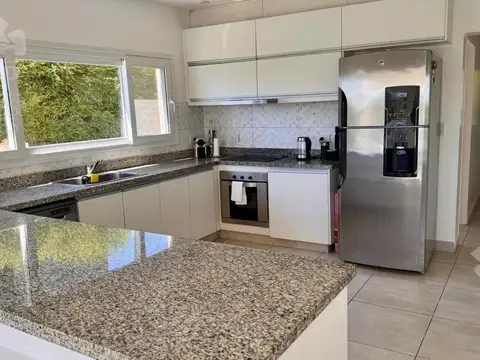 Casa 6 ambientes con 3 baños