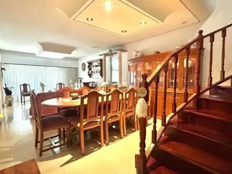 Casa 6 ambientes con 5 baños