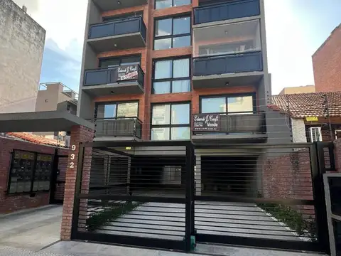Departamento monoambiente con balcón en venta en Castelar.