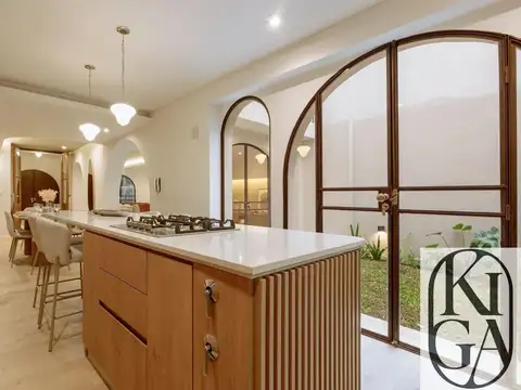 Casa en Venta con 2 cocheras