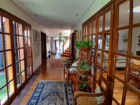 Casa en Venta con 3 cocheras