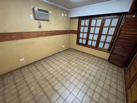 Casa 7 ambientes con 2 baños