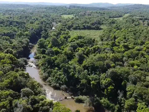 ESPECTACULAR  CHACRA  60 HAS con Arroyo