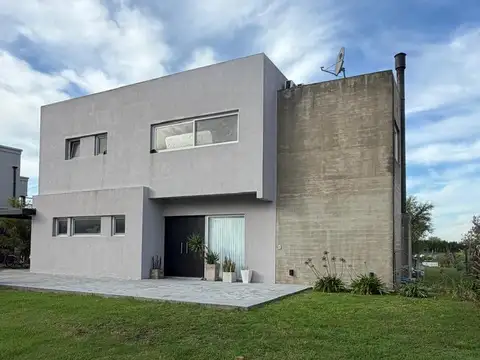 Casa en Venta en El Cantón - Barrio Islas, USD 360.000